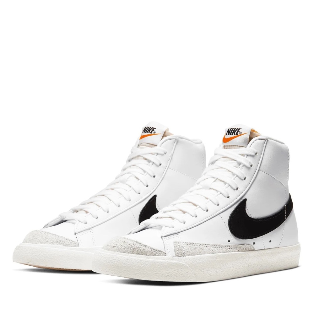 NIKE WOMEN'S NIKE BLAZER MID '77 VINTAGE
WHITE/BLACK 8.5/ EU 40 GUC no box